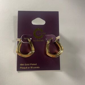 18k Gold Hoops NWT Claire’s